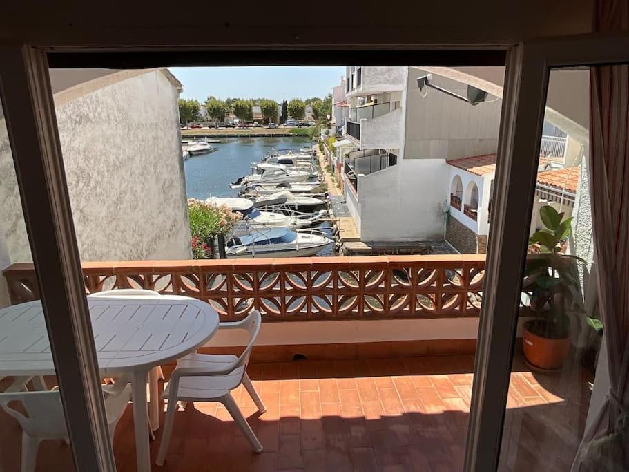 אמפוריבראבה Lindo Apartamento Con Vistas Al Puerto Mistral מראה חיצוני תמונה